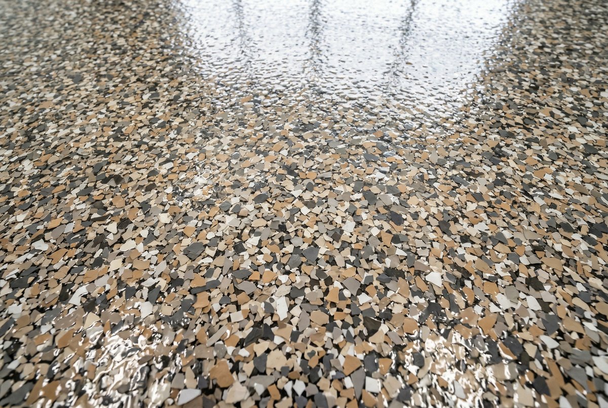 Glossy chip and flake epoxy garage floor after coating in Palm Bay
